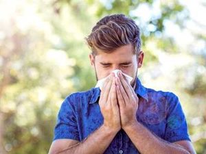 خطرات و عوارض نگه داشتن عطسه